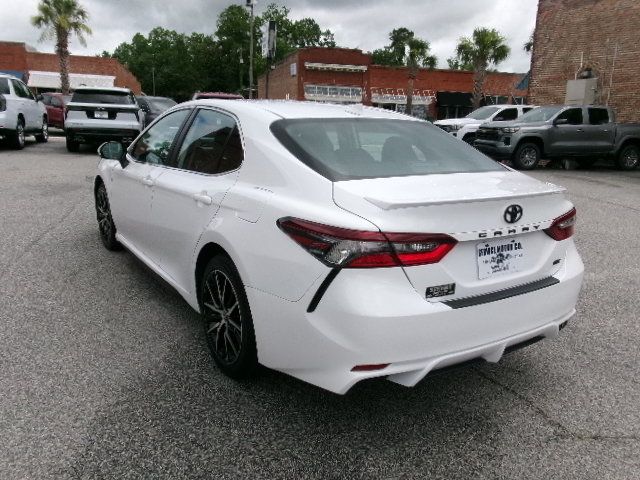 Used 2024 Toyota Camry SE w/ Convenience Package FWD image 5
