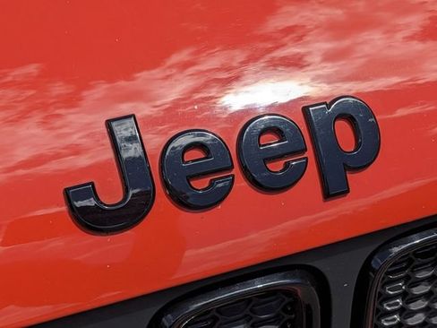 Used 2018 Jeep Renegade Altitude AWD/4WD image 9