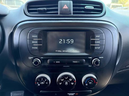 Used 2019 Kia Soul FWD image 23