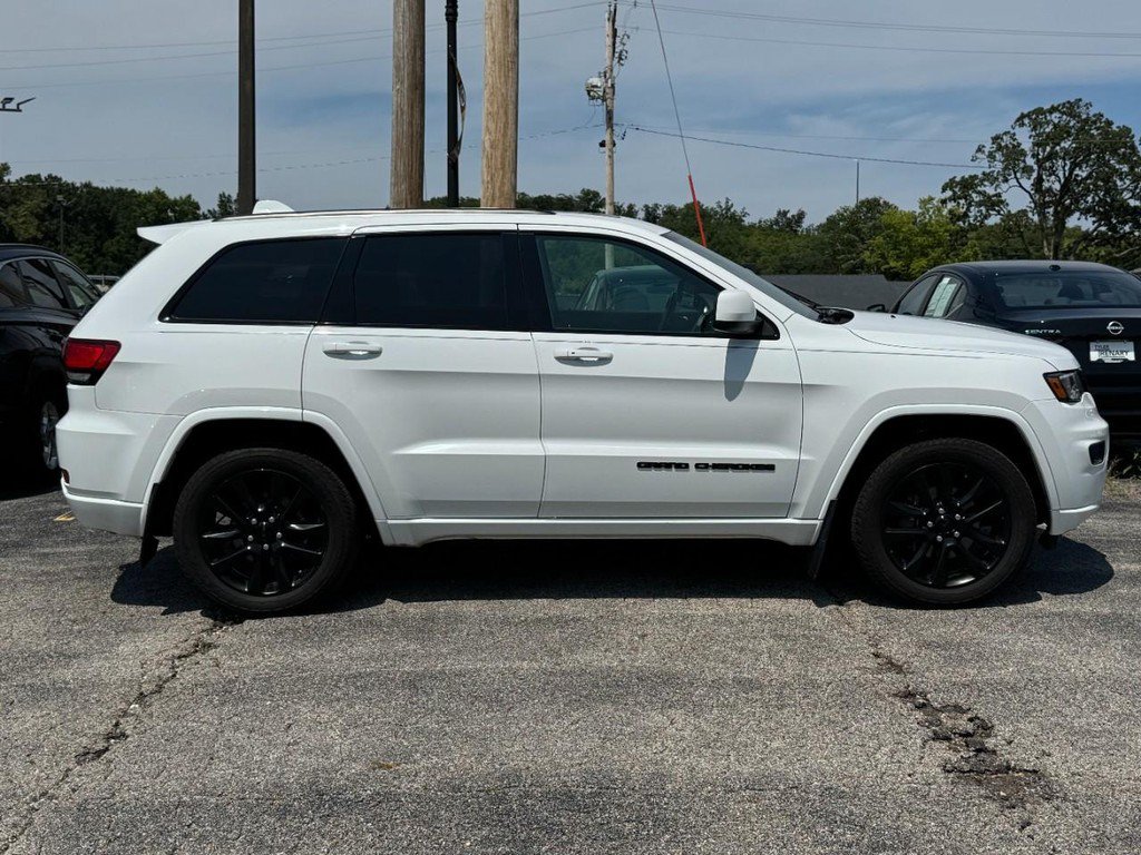 Used 2020 Jeep Grand Cherokee Altitude AWD/4WD image 2