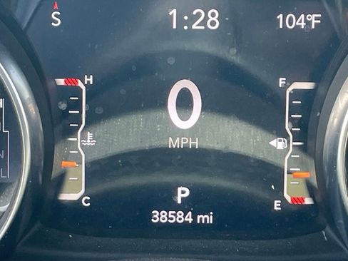 Used 2023 Jeep Gladiator Overland AWD/4WD image 11
