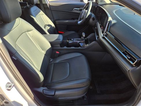 Used 2024 Kia Sportage SX image 18