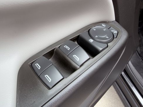 Used 2024 Chevrolet Equinox LS w/ Midnight Edition FWD image 15