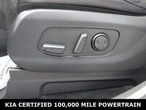 Used 2024 Kia Carnival EX FWD image 20