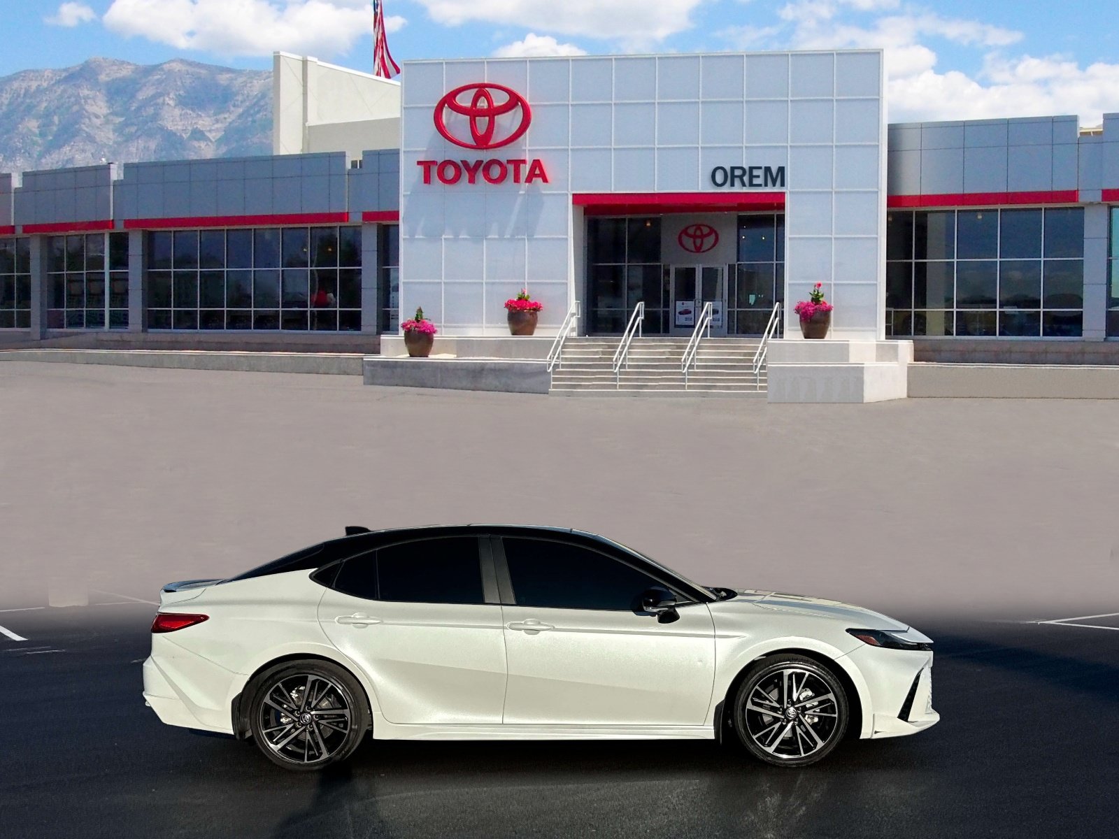 Used 2025 Toyota Camry XSE w/ Premium Plus Package FWD image 3