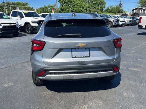 Used 2024 Chevrolet Trax LT w/ Driver Confidence Package FWD image 4