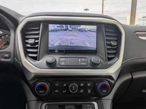 Used 2023 GMC Acadia SLT image 18