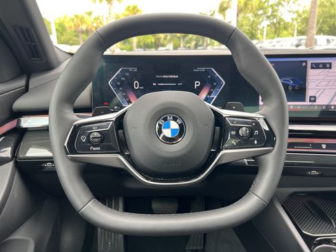 Used 2025 BMW 540i xDrive AWD/4WD image 18