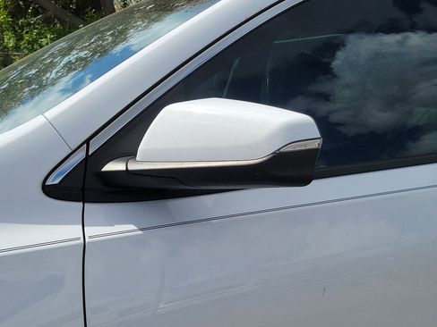 Used 2024 GMC Terrain SLT image 5