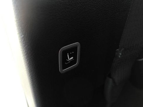 Used 2025 Chrysler Pacifica Select FWD image 33
