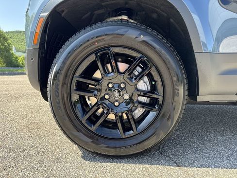 New 2025 Land Rover Defender 90 S image 8