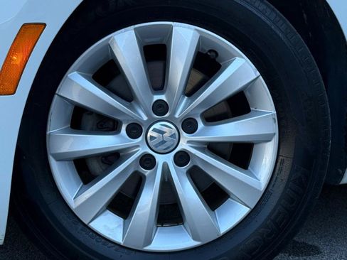 Used 2018 Volkswagen Beetle 2.0T S FWD image 17