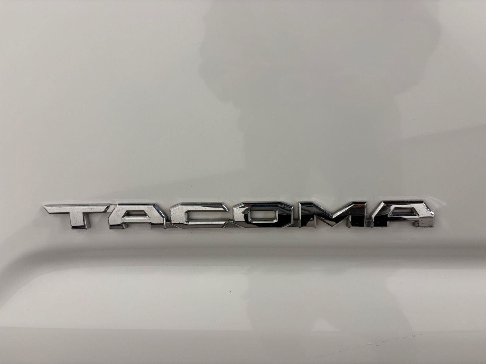 Used 2023 Toyota Tacoma SR5 w/ Technology Package AWD/4WD image 12