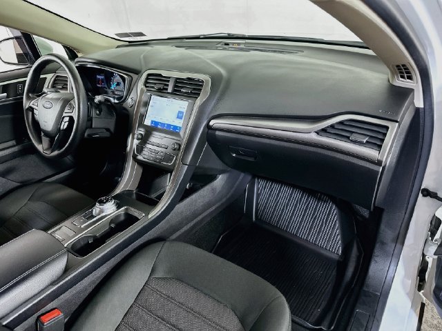 Used 2019 Ford Fusion SE FWD image 15