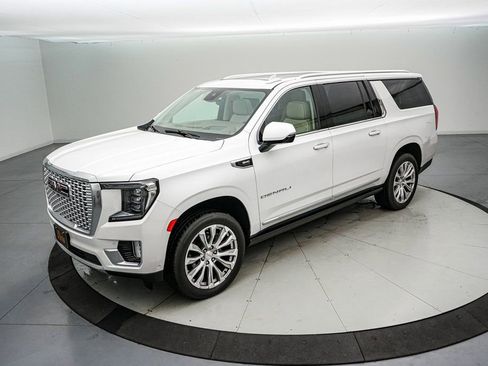 Used 2024 GMC Yukon XL Denali w/ Denali Reserve Package image 8