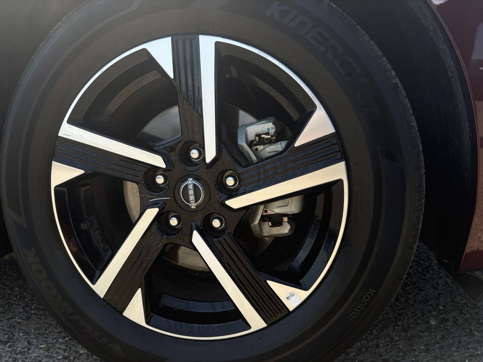 Used 2025 Nissan Sentra SV FWD image 30