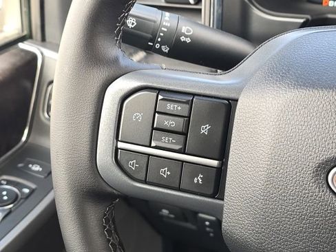 Used 2025 Ford F250 Lariat w/ Chrome Package image 40