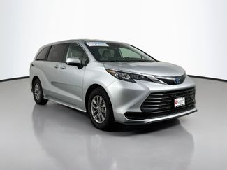 Certified 2025 Toyota Sienna LE FWD video 1