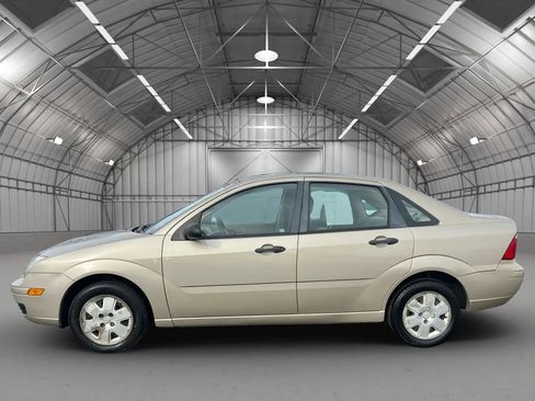 Used 2007 Ford Focus S image 2