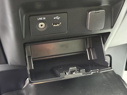 Used 2015 Ford F150 XL w/ Equipment Group 101A Mid AWD/4WD image 23
