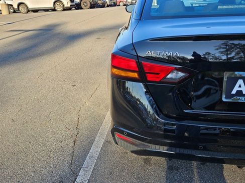 Used 2024 Nissan Altima 2.5 SV image 10