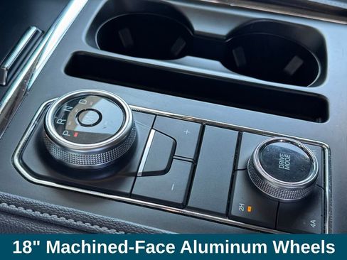 Used 2024 Ford Expedition XLT image 26