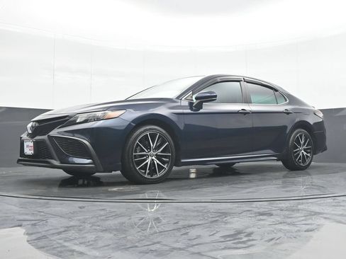 Used 2021 Toyota Camry SE FWD image 26
