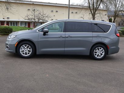 Used 2023 Chrysler Pacifica Touring-L