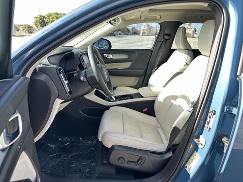 Used 2023 Volvo XC40 B5 Plus w/ Driver Assist Package AWD/4WD image 10