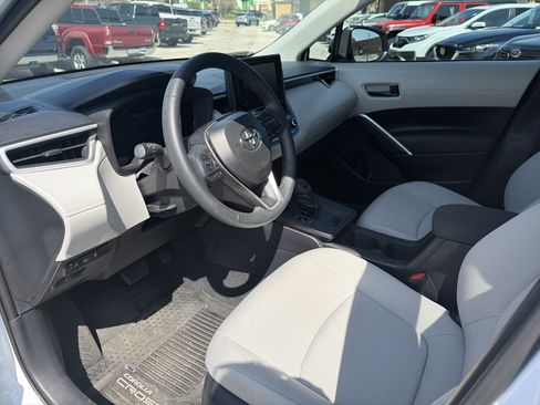 Used 2026 Toyota Corolla Cross LE FWD image 21