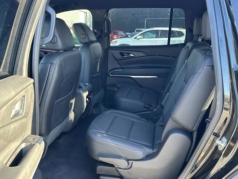 Used 2024 Chevrolet Traverse Z71 image 25