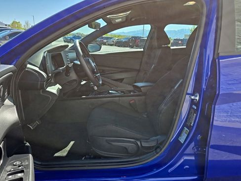 Used 2025 Hyundai Elantra Sport FWD image 19