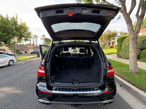 Used 2012 Mercedes-Benz ML 63 AMG 4MATIC w/ AMG Performance Pkg image 33