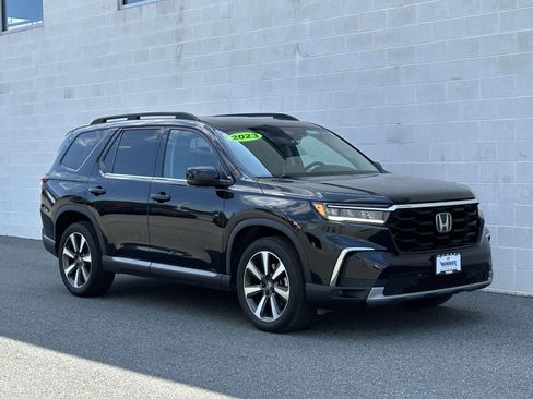 Used 2023 Honda Pilot Touring image 7