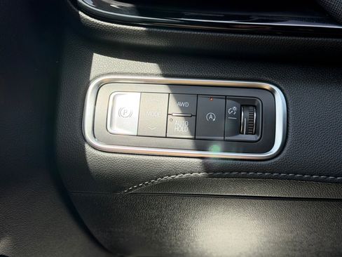 Used 2025 Buick Enclave Sport Touring AWD/4WD image 11