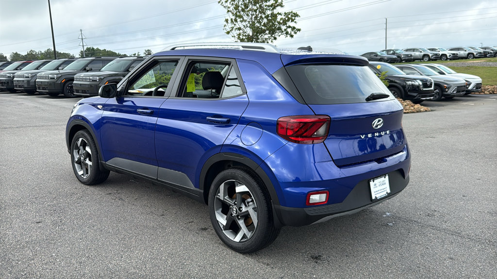 Used 2026 Hyundai Venue SEL FWD image 5