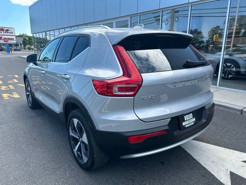 Used 2025 Volvo XC40 B5 Plus AWD/4WD image 3