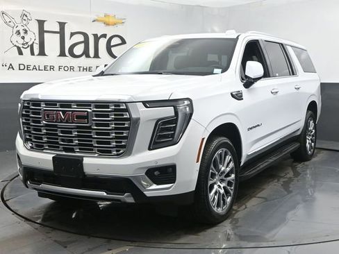 Used 2025 GMC Yukon XL Denali image 36