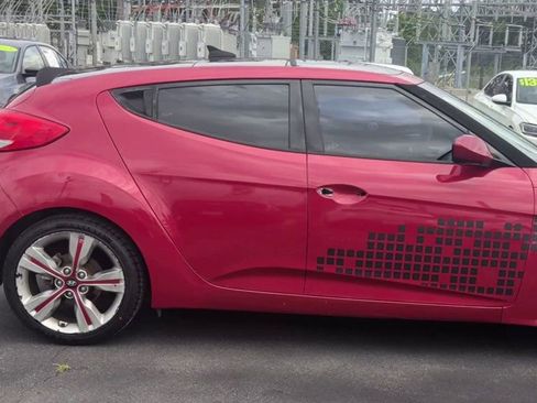 Used 2016 Hyundai Veloster w/ Option Group 02 FWD image 9
