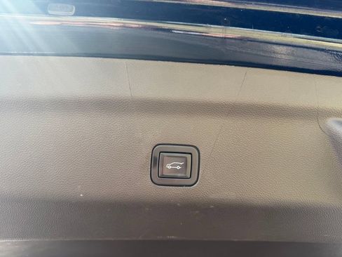 Used 2024 Cadillac Escalade Premium Luxury AWD/4WD image 18