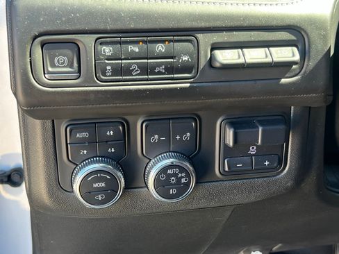 Used 2023 GMC Yukon Denali Ultimate image 31