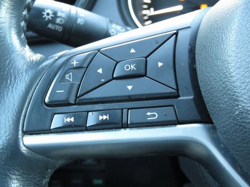 Used 2017 Nissan Rogue SL w/ SL Premium Package image 22