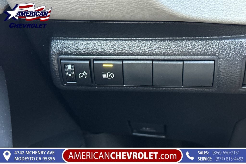 Used 2025 Toyota Corolla LE FWD image 34