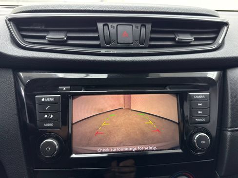 Used 2019 Nissan Rogue S w/ Special Edition Package FWD image 27