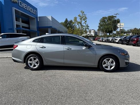 Used 2024 Chevrolet Malibu LT image 2