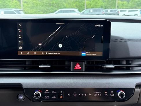 Used 2025 Kia Carnival EX FWD image 21