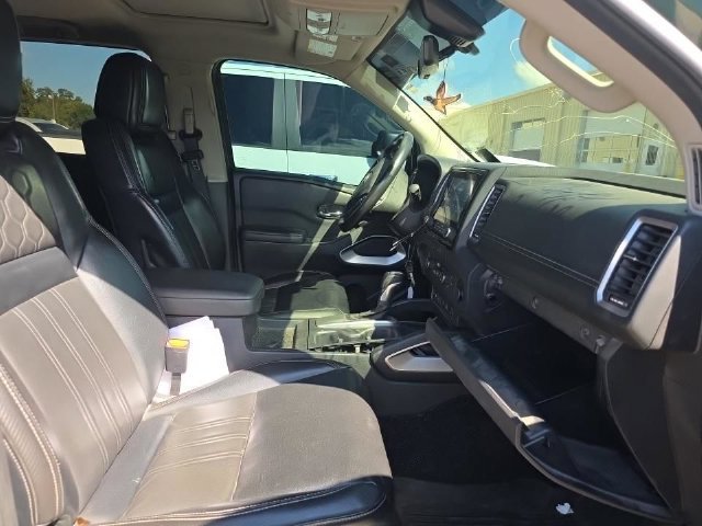 Used 2023 Nissan Frontier SV w/ SV Premium Package RWD image 2