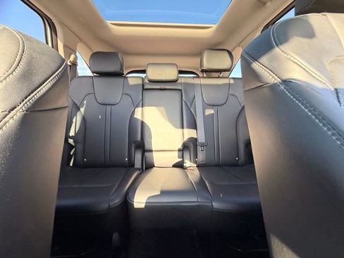 Used 2025 Kia Sorento S w/ Panoramic Sunroof Package FWD image 16