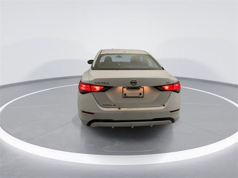 Used 2023 Nissan Sentra SV image 3