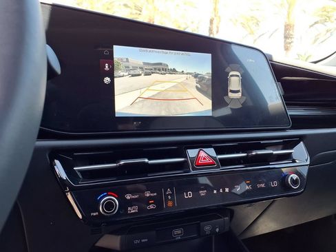 Certified 2025 Kia Niro SX Touring FWD image 18